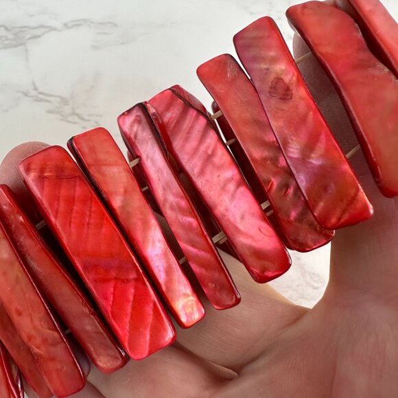 Red Mother Of Pearl Shell Stretch Bracelet One Size Fits Most - Picture 2 of 6